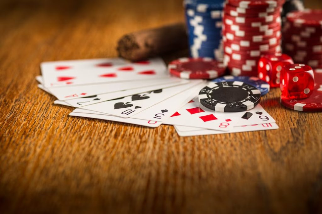 Tournament Poker vs Cash Games: Comparing the strategies, risks, and rewards of both formats.